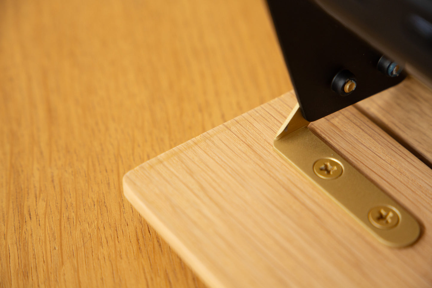 Ada Oak 10 - Damp rated