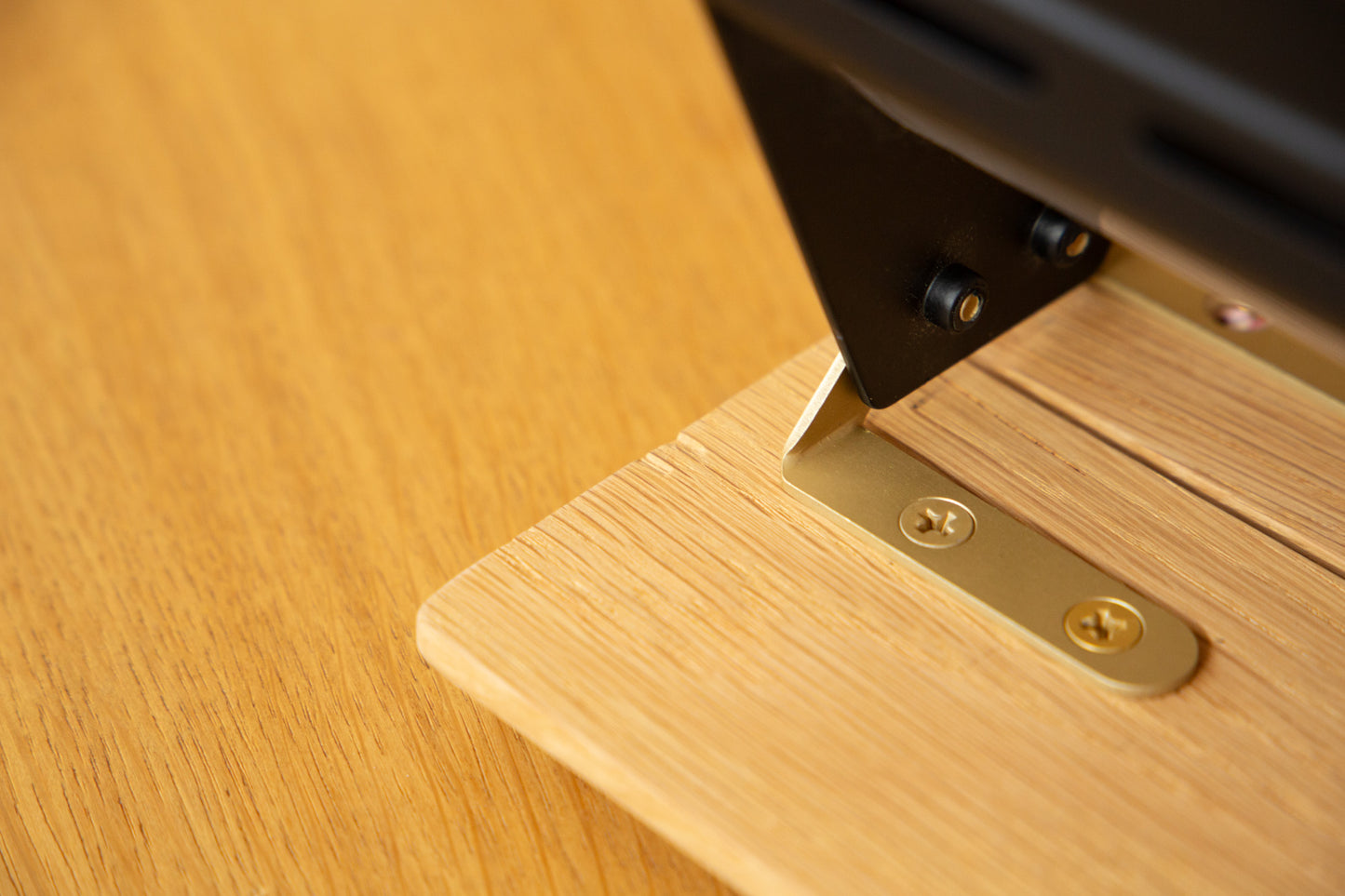 Ada Oak 10 - Damp rated