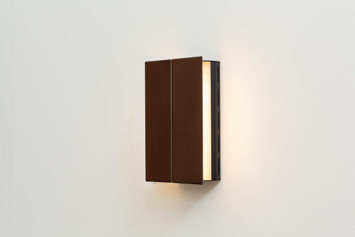 Ada Sconce 9 | Corten